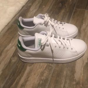 Only worn once Adidas Advantage Green and White Cloudfoam Comfort